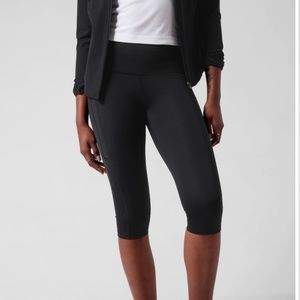 Athleta Ultimate Stash Pocket Crop Leggings in black s